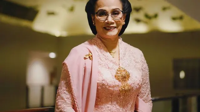 Gaya Sri Mulyani saat berkebaya di Pernikahan Kaesang dan Erina