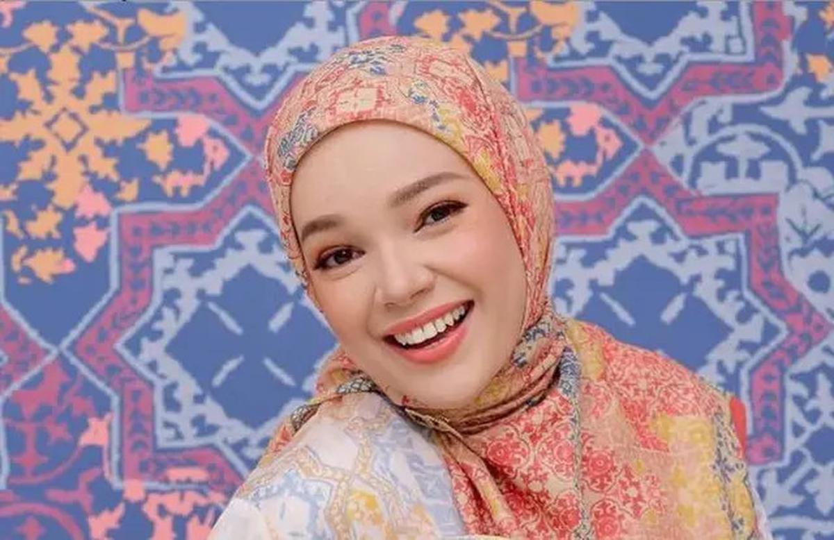 Pilihan Printed Scarf Cerah untuk Menyegarkan Wajah, Tampil Modis dan Tetap Islami