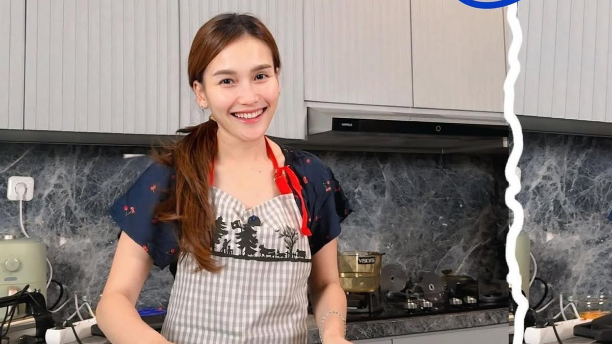 6 Potret Dapur Ayu Ting Ting di Rumah Jaksel, Desain Elegan dan Modern