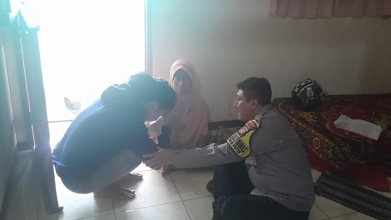 Tak Diberi Uang, Duda Muda di Ciputat Ngamuk Lempar Ibunya Pakai Pot Bunga