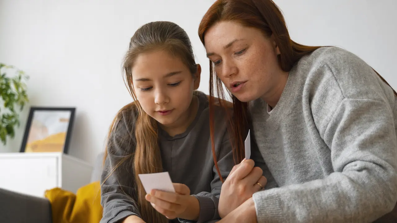 Agar Remaja Tetap Kuat di Tengah Tekanan: 9 Tips Parenting yang Paling Dibutuhkan Mereka [Dok/freepik.com]