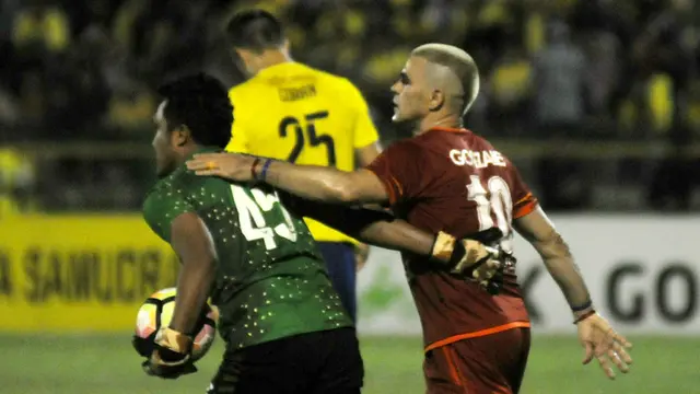 Aji Saka dan Cristian Gonzales