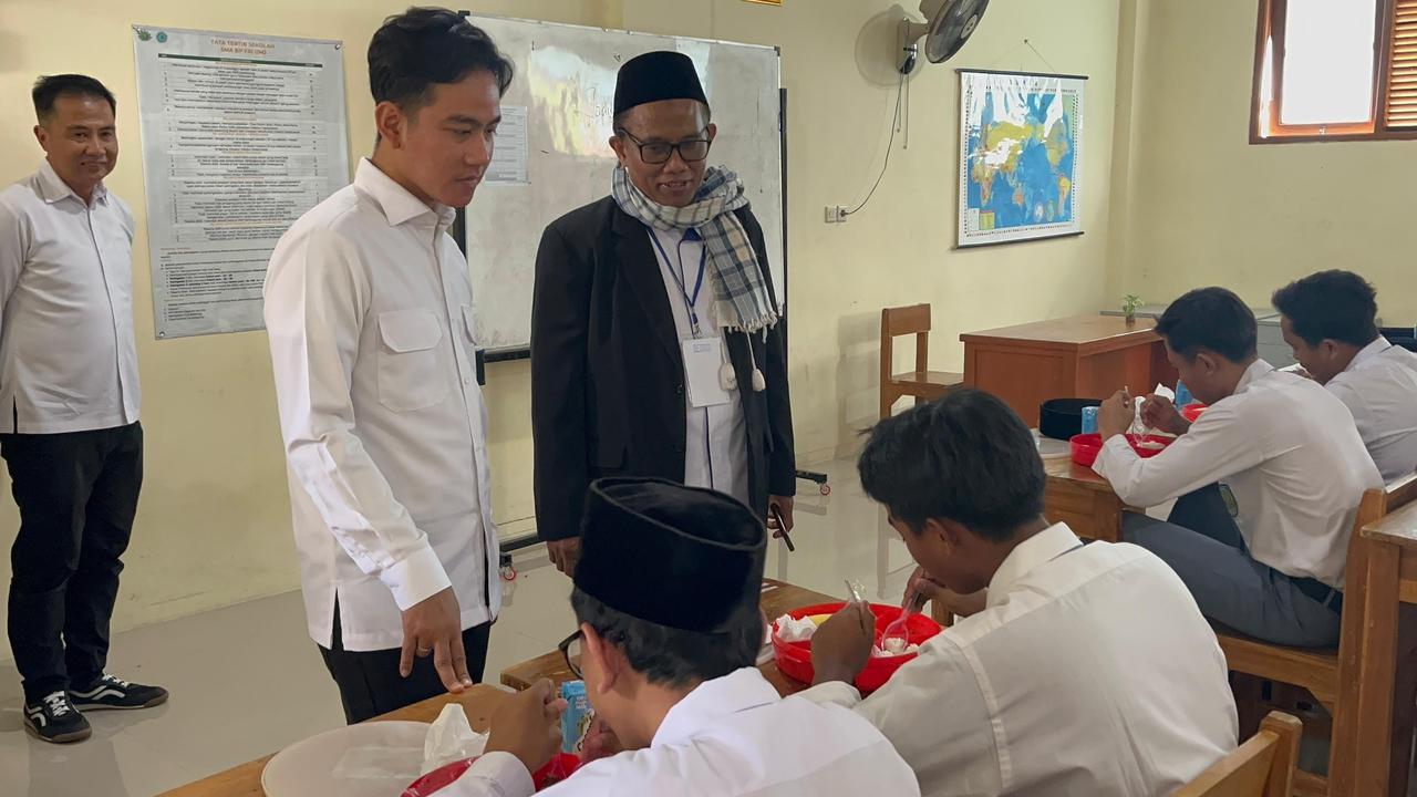 Ditinjau Gibran, Ini Penampakan Menu Makan Bergizi Gratis Rp10.000 di Bogor, Ada Telur dan Daging