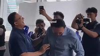 Anies Baswedan dan Basuki Tjahaja Purnama alias Ahok bertemu&nbsp;saat acara peluncuran buku di kawasan Jakarta Pusat, Sabtu (18/1/2025). (Tangkapan layar)