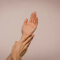 6 tips mudah untuk mengatasi kulit tangan kering dan mengelupas. (pexels/Juan Pablo Serrano Arenas)