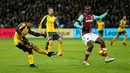 Aksi individu Alexis Sanchez melewati dua pemain The Hammers dilanjutkan tembakan dari sudut sempit yang bersarang di pojok gawang kiper West Ham, Darren Randolph. (Action Images via Reuters/John Sibley)
