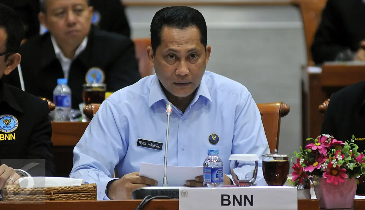Ketua BNN, Budi Waseso mengikuti Rapat Dengar Pendapat (RDP) dengan Komisi III DPR di Kompleks Parlemen, Senayan, Jakarta, Kamis (4/2). RDP tersebut membahas program-program prioritas dari BNN. (Liputan6.com/Johan Tallo)