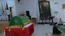Sebelum dimakamkan hari ini juga ke Karet Bivak, almarhum terlebih dulu di semayamkan di Aula Universitas Bung Karno Jalan Kimia Menteng, Jakarta Pusat. (Deki Prayoga/Bintang.com)
