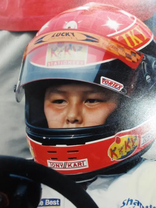 Rio Haryanto saat beraksi dalam Kejurnas Karting di Sirkuit Parkir Timur Senayan, Jakarta, (7/9/2003). (Bola.com/Dok.pribadi)
