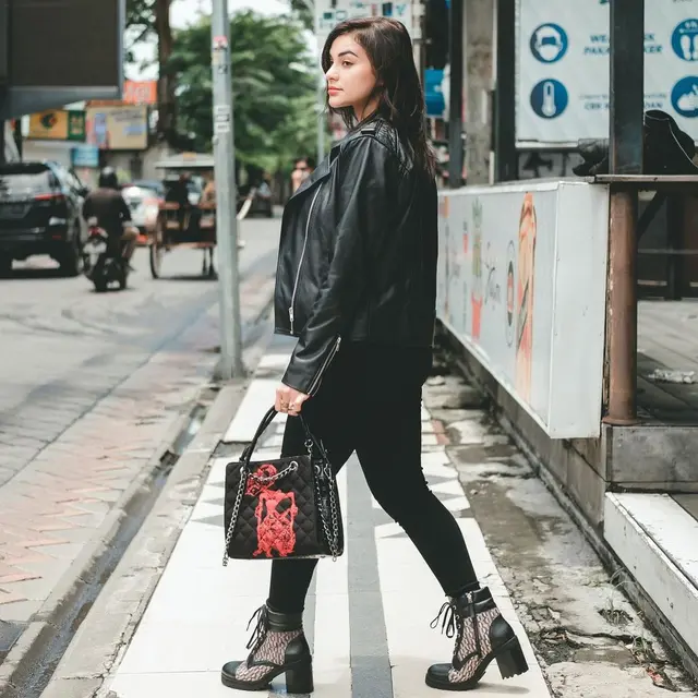 Gaya Nora Alexandra Kenakan Jaket Kulit, Tampil Stylish. (Sumber: Instagram/ncdpapl)