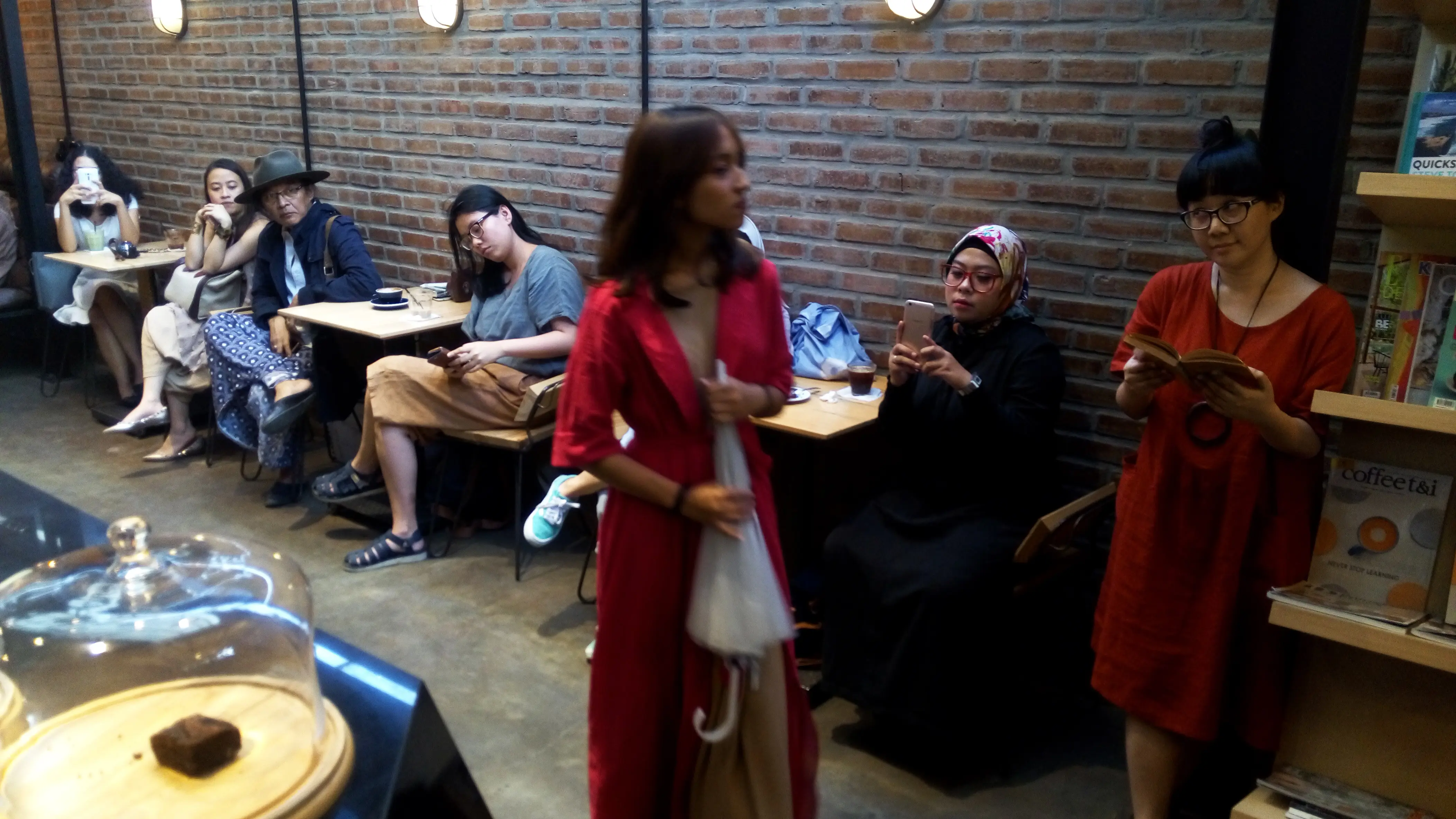 Drupadi, istri para Pandawa dalam lakon pewayangan, kini ditampilkan secara kontemporer di sebuah kafe di Kota Bandung, Jawa Barat. (Liputan6.com/Huyogo Simbolon)