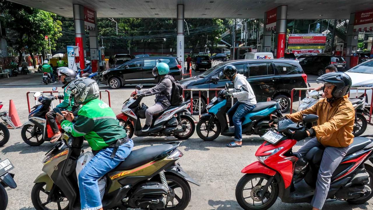 FOTO: Pemerintah Tetapkan Batas Pembelian BBM Bersubsidi per Kendaraan