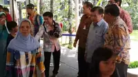 Ekspresi Wapres Jusuf Kalla saat warga melengos saat diajak salaman