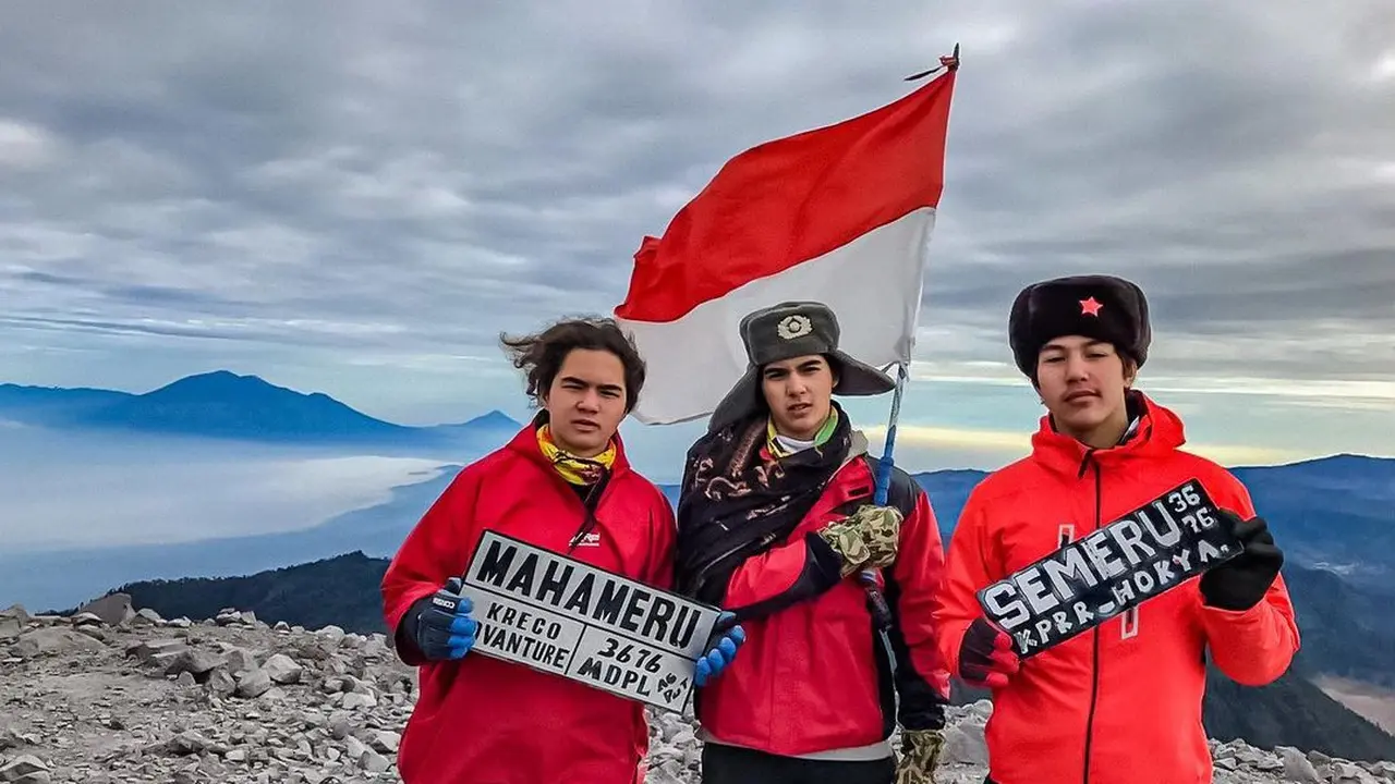 El Rumi dan Al Ghazali Kirim Doa untuk Warga Sekitar Gunung Semeru.