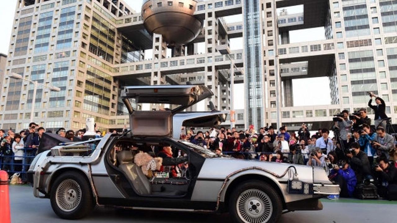 Keren, mobil berbahan baju bekas ala film Back to the Future