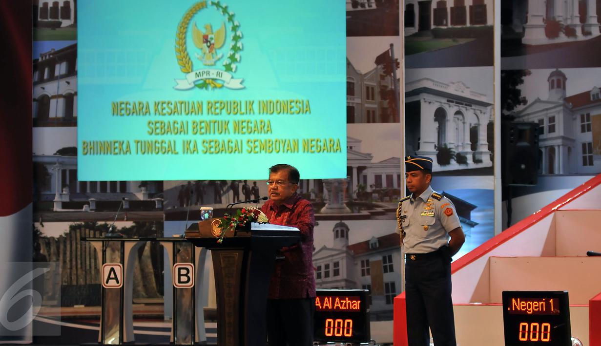 Wakil Presiden Jusuf Kalla memberikan sambutannya di acara Peringatan Hari Konstitusi di Gedung Nusantara IV, Senayan, Jakarta, Kamis (18/8). Sejumlah kegiatan diselenggarakan MPR dalam rangka peringatan Hari Konstitusi.(Liputan6.com/Johan Tallo)