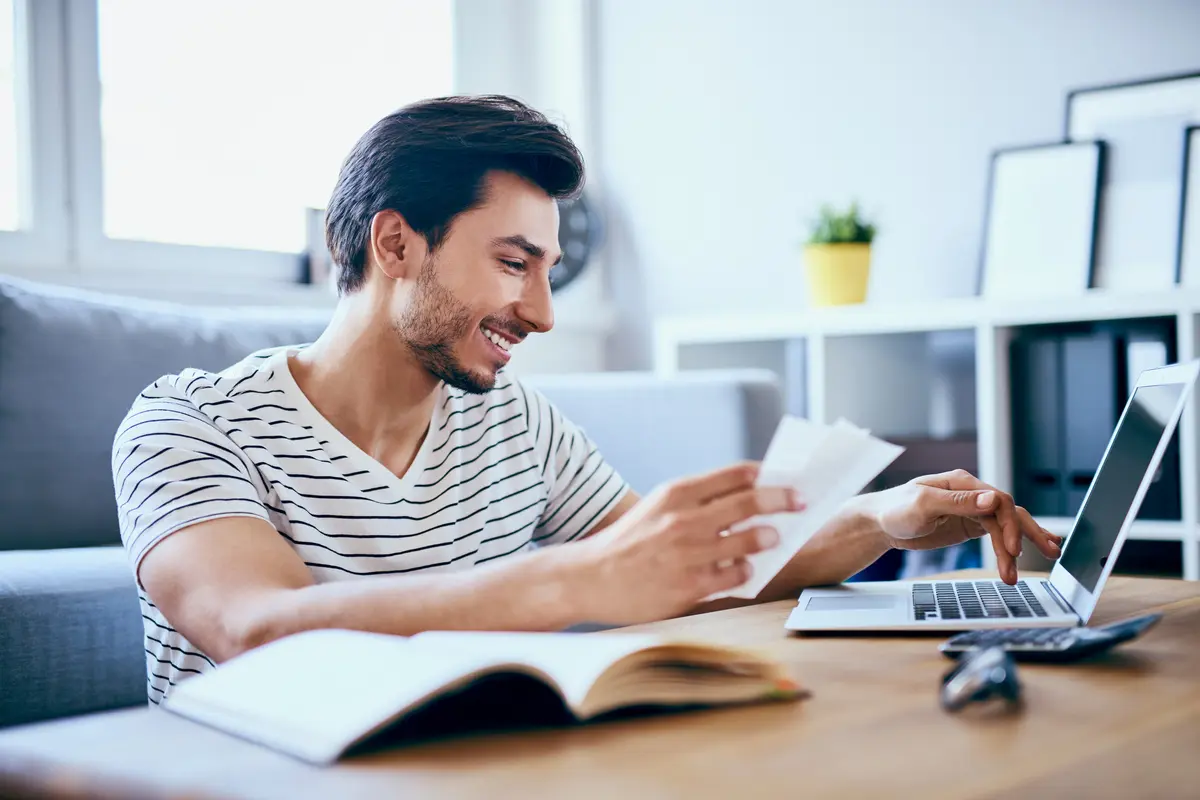 Kini bayar iuran JKN dari BPJS Kesehatan pada Peserta Bukan Penerima Upah (PBPU) bisa autodebet. (Ilustrasi/iStock)