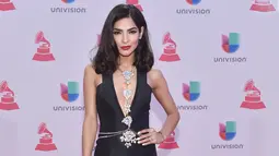 Model Alejandra Espinoza saat menghadiri acara Latin Grammy Awards ke 16 di Las Vegas, Nevada, Kamis (19/11). (David Becker/Getty Images for LARAS/AFP)