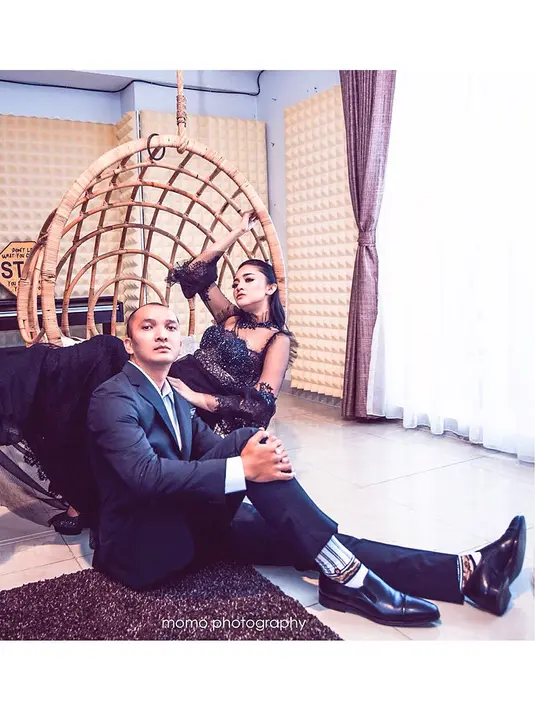 Menyertai foto yang diunggahnya, Caca menuliskan kalimat berbahasa Inggris yang pada intinya, di hari ulang tahun Erico, Caca menuliskan bahwa kekasihnya adalah anugerah dan hadiah untuk banyak orang termasuk dirinya. (Instagram/marshanda99)