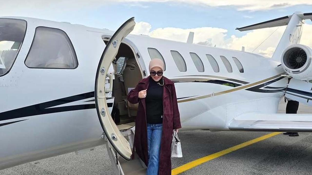 Potret Syahrini Tampil Mewah dan Elegan di Private Jet Menuju Karpet Merah Cannes 2025