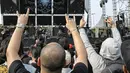 Penonton berjoget saat menyaksikan Hammersonic Festival 2018 di Pantai Karnaval Ancol, Jakarta, Minggu (22/7). (Liputan6.com/Faizal Fanani)
