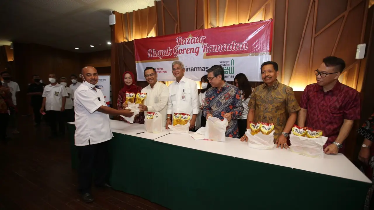 Yayasan Muslim Sinar Mas (YMSM) dan Sinar Mas Land kembali menyelenggarakan Bazar Minyak Goreng dan Wakaf Al-Qur’an di Kementerian Pekerjaan Umum dan Perumahan Rakyat (PUPR). (Dok Sinar Mas)