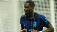 Ange-Yoan Bonny merayakan setelah mencetak gol kedua Inter Milan dalam pertandingan Serie A melawan Cremonese di Stadion San Siro, Milan, Italia, Sabtu, 4 Oktober 2025. (AP Photo/Luca Bruno)&nbsp;&nbsp;&nbsp;