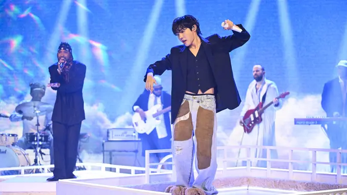 J-Hope BTS Tampil Swag di The Tonight Show dengan Koleksi Coach Fall 2025