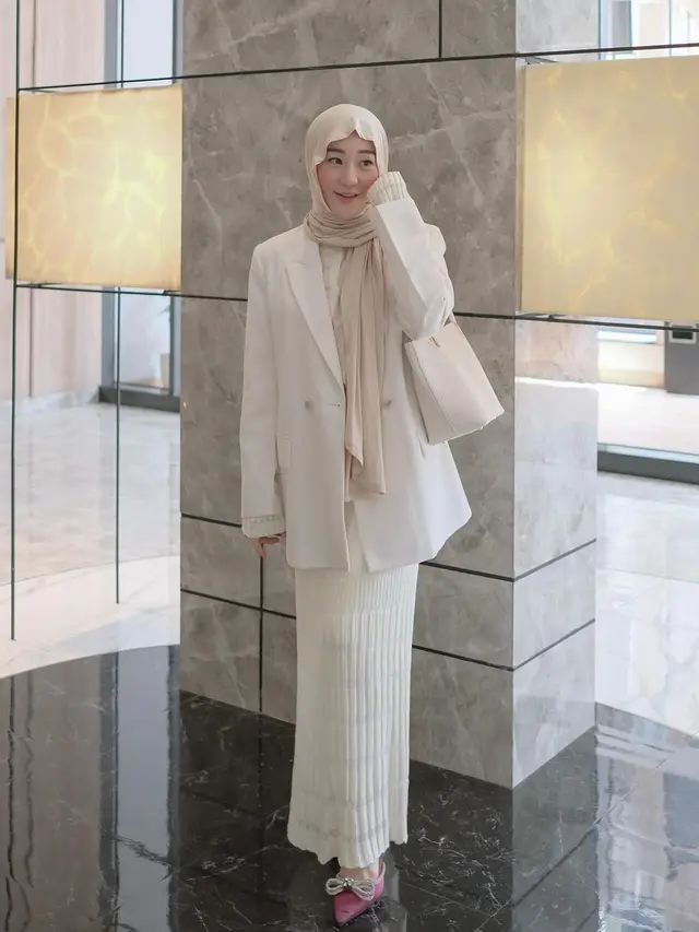 6 Potret Penampilan Larissa Chou Ini Dikritik, Disebut Tidak Syari Lagi