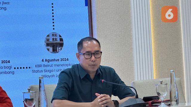 Direktur Pelindungan WNI Kemlu RI Judha Nugraha dalam pernyataan pers kepada media, Jumat (4/10/2024). (Liputan6.com/Benedikta Miranti)