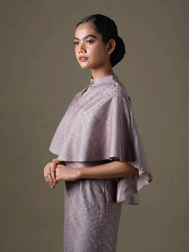 Baju Batik Pesta Lengan Lonceng