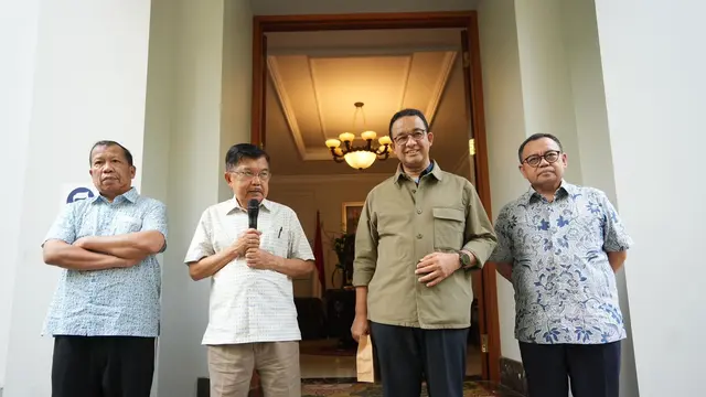 Bakal Calon Presiden Anies Baswedan yang ditemani ditemani juru bicaranya, Sudirman Said, melakukan sowan atau berkunjung ke kediaman mantan Wakil Presiden Jusuf Kalla (JK) di Jalan Brawijaya Raya, Jakarta Selatan, Sabtu (7/10) pagi (Tim Media Anies Baswe