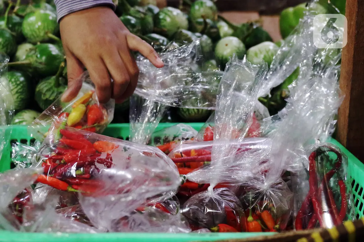 FOTO: Jelang Natal, Harga Cabai Rawit Merah Tembus Rp 100 Ribu per Kilo