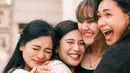 <p>Titi Kamal, Dian Sastrowardoyo, Sissy Prescillia, dan Adinia Wirasti berkumpul di perayaan ulang tahun "Cinta". [Foto: Instagram/therealdisastr]</p>