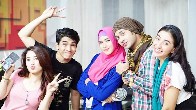 6 Potret Farali Khan, Saudara Perempuan Miller Khan dan Aliff Alli yang Jarang Tersorot