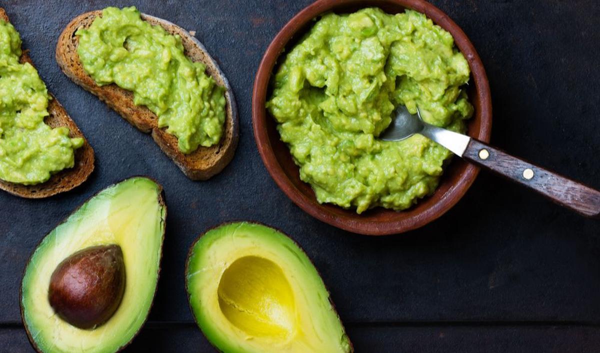 1. Alpukat, Buah dengan Asam Lemak yang Sehat<br>