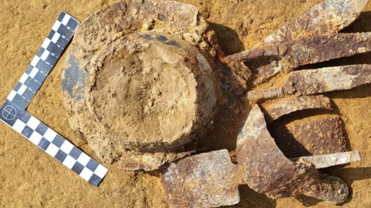 Arkeolog Temukan Makam Prajurit Zaman Besi dari Abad Ke-3 SM, Berisi Pedang dan Perisai