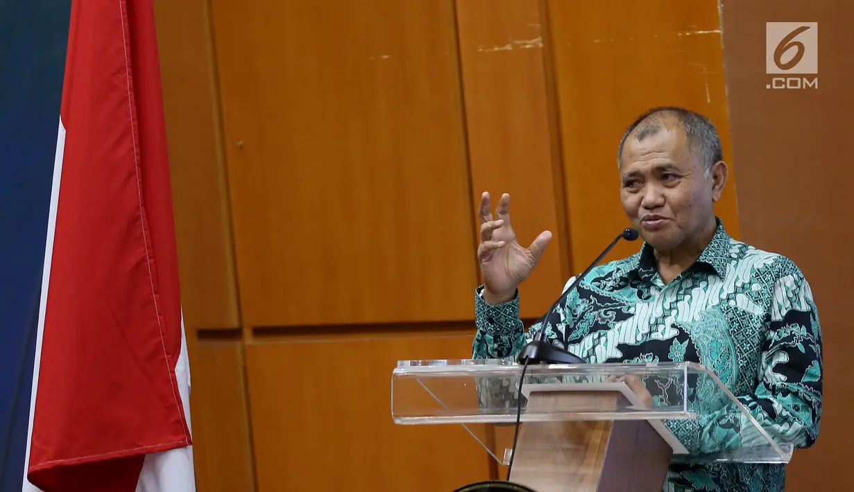 Ketua KPK Agus Rahardjo memberikan sambutan pada penandatangan Nota Kesepahaman (MoU) dengan Kementerian Pendidikan di Jakarta, Kamis (3/8). Nota kesepahaman ini merupakan bentuk dukungan terhadap upaya pencegahan korupsi. (Liputan6.com/Johan Tallo)