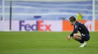 Reaksi gelandang Manchester City, Jack Grealish usai pertandingan leg kedua semifinal Liga Champions melawan Real Madrid di stadion Santiago Bernabeu di Madrid, Spanyol, Kamis (5/5/2022). Madrid menang atas City 3-1 dan lolos ke babak final dengan agregat, 6-5, atas The Citizens. (AP Photo/Manu Fernandez)