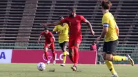 Penyerang Timnas Indonesia U-22, Marinus Wanemar, saat melawan Malaysia di Piala AFF U-22 2019 yang digelar di Olympic Stadium, Phnom Penh, Rabu (20/2/2019). (Bola.com/Zulfirdaus Harahap)