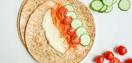 Salad chicken wrap menjadi solusi untuk makanan sehat yang praktis (Sumber: Pexels.com)