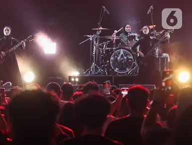 Grup musik metal, Voice of Baceprot (VoB) tampil saat Festival Musik PestaPora 2024 di JIexpo Kemayoran, Jakarta, Sabtu (21/9/2024). (Liputan6.com/Herman Zakharia)