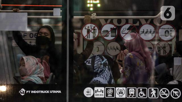 FOTO: Pemerintah Umumkan Pelonggaran Pemakaian Masker di Luar Ruangan