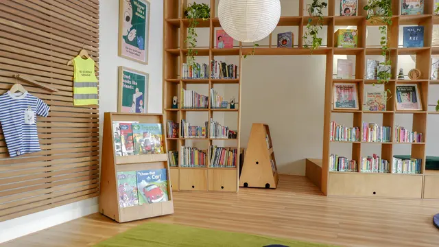 Perpustakaan bernama HEI Book Cabin di HEI Schools Senayan memiliki beragam koleksi buku. (Dok HEI Schools Senayan)