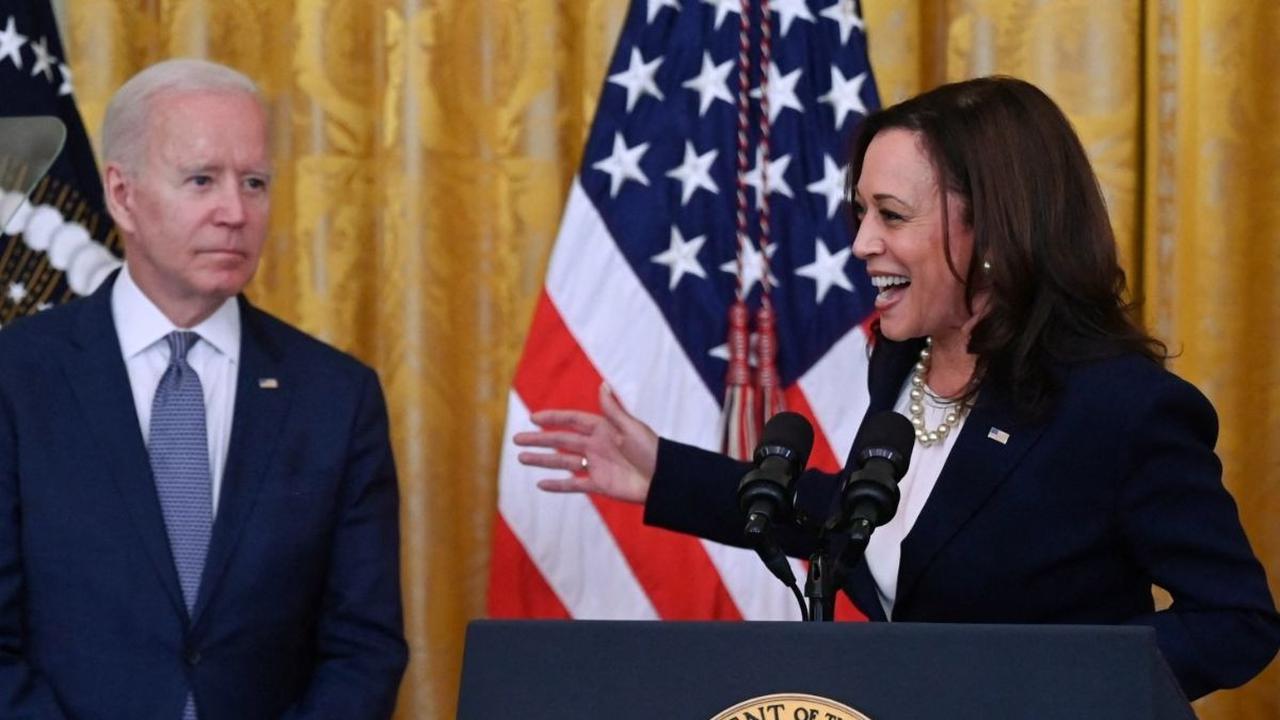 Harris, yang berusia 59 tahun, mengungkapkan rasa terhormatnya atas dukungan Biden dan berjanji untuk "mendapatkan dan memenangkan nominasi ini" serta menyatukan Amerika Serikat melawan calon dari Partai Republik, Donald Trump. Foto: Reuters<br>