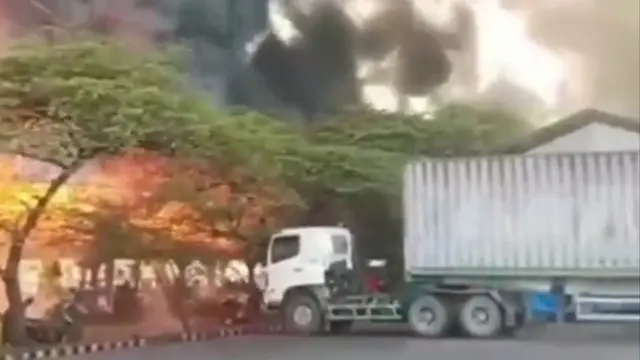 Ratusan Motor Karyawan Pabrik Ban di Purworejo Ludes Terbakar