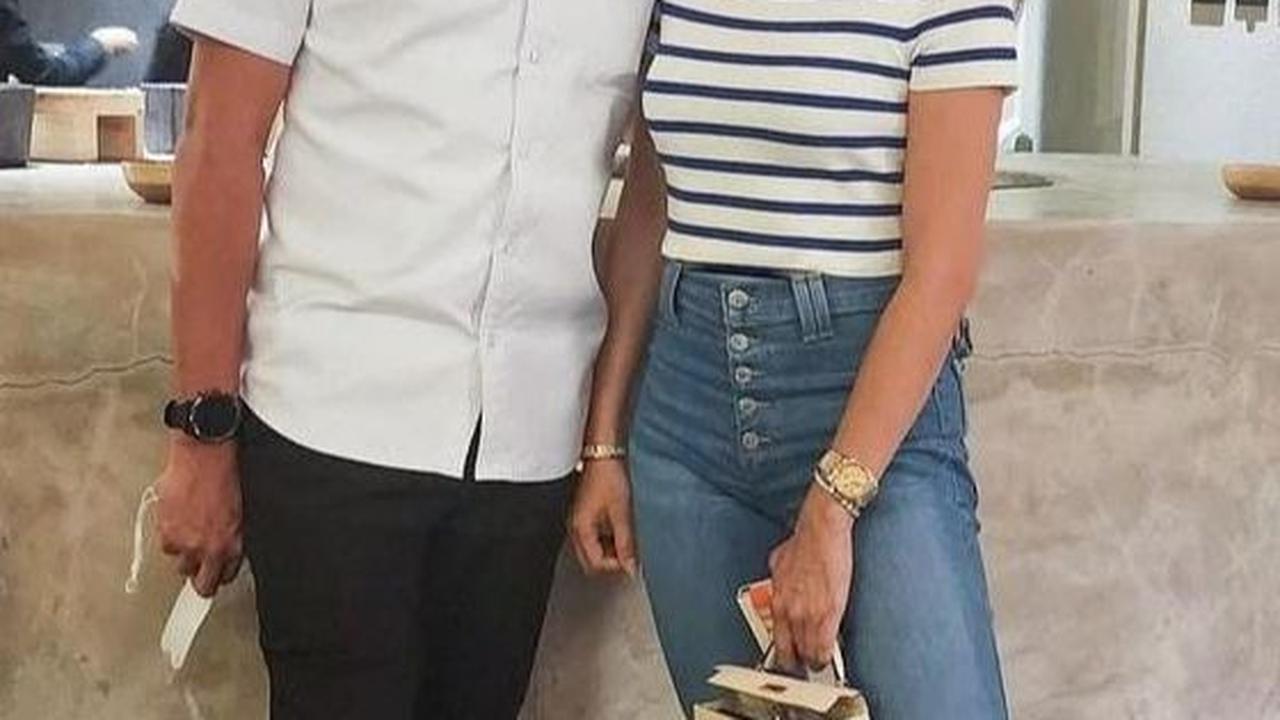 Cantiknya Ayu Dewi Foto bareng Politisi Konglomerat, Sosoknya Orang Terdekat Regi Datau