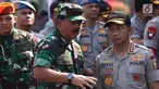 Kapolri Jenderal Tito Karnavian dan Panglima TNI Marsekal Hadi Tjahjanto menghadiri apel Pengamanan Penyelenggara Pemilu 2019 di Lapangan Monas, Jakarta, Selasa (18/9). Pengamanan pemilu ini diberi nama sandi “Mantap Brata” 2018. (Merdeka.com/Imam Buhori)