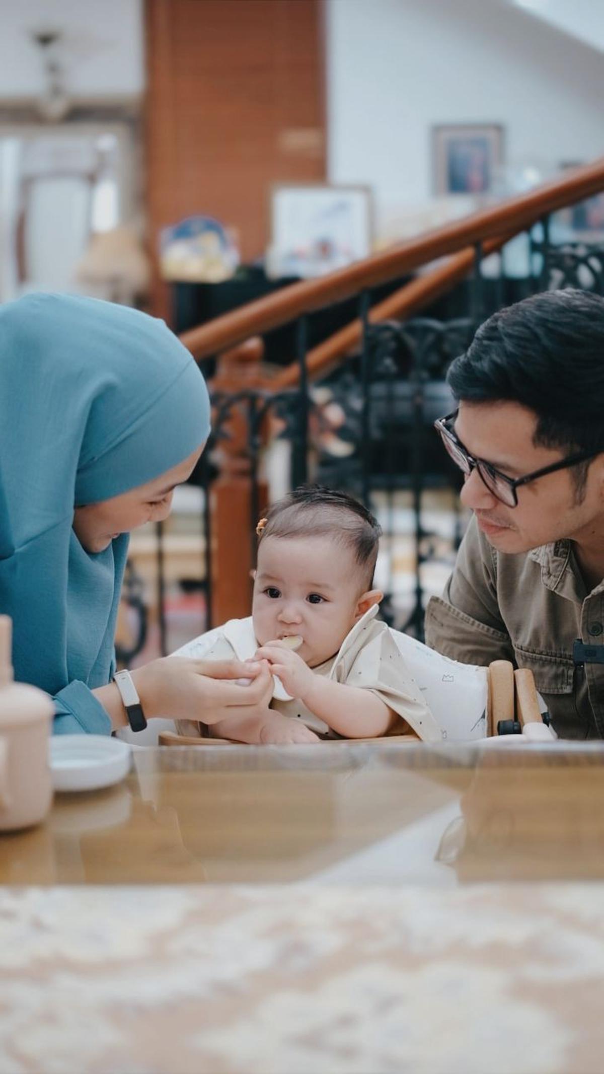 Momen Anak Bungsu Alyssa Soebandono MPASI Pertama, Begini Reaksinya - Dibuatkan Sendiri oleh sang Ibu