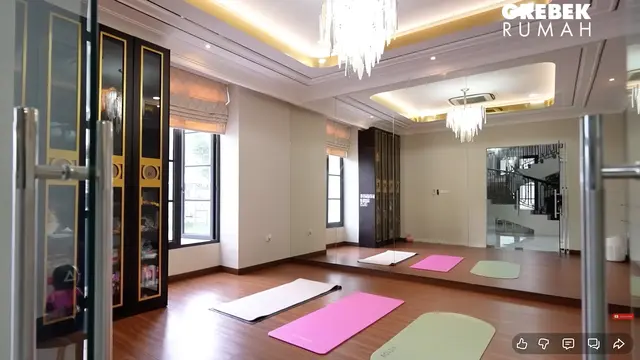 Desain Rumah Mewah Sarwendah, Rumah Megah dengan Detail Elegan dan Ruang Fungsional